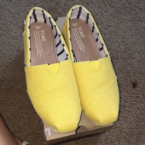 Yellow Toms shoes